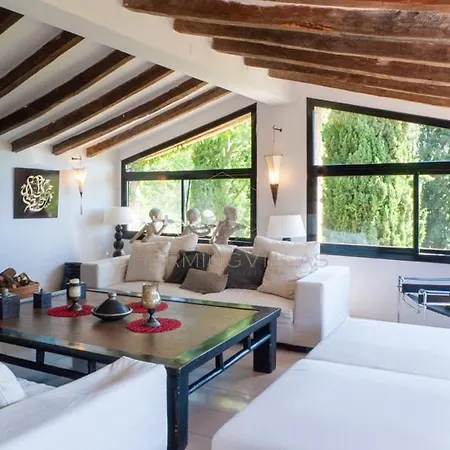 Serola Отель Sales de Llierca